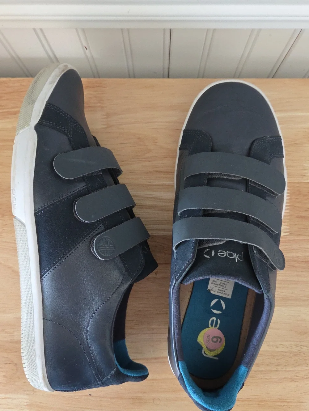 PLAE Larkin Leather Sneaker Mens 9 Womens 10.5 Navy Blue